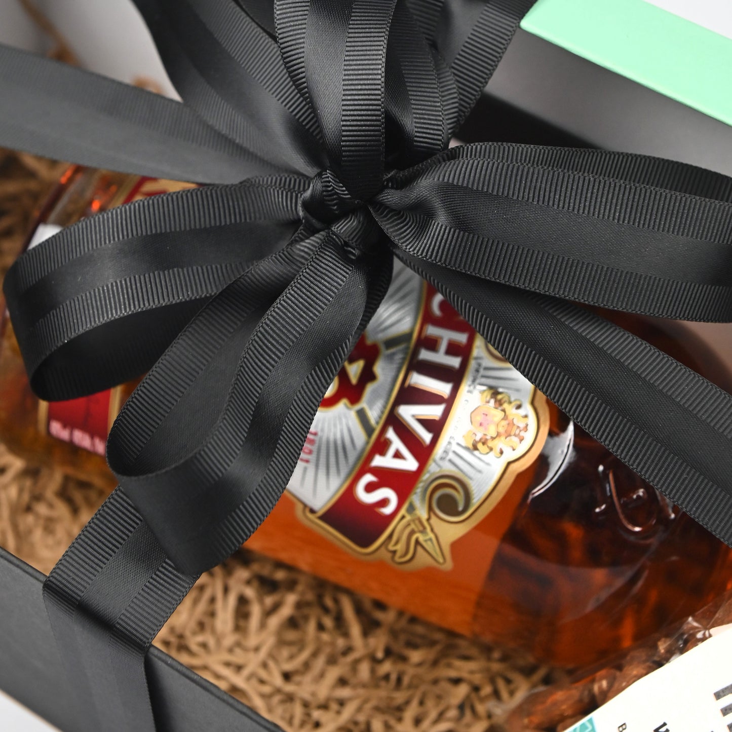 GIFT PACKAGE WITH CHAZIMEICHALI WINE AND CHOCOLATES