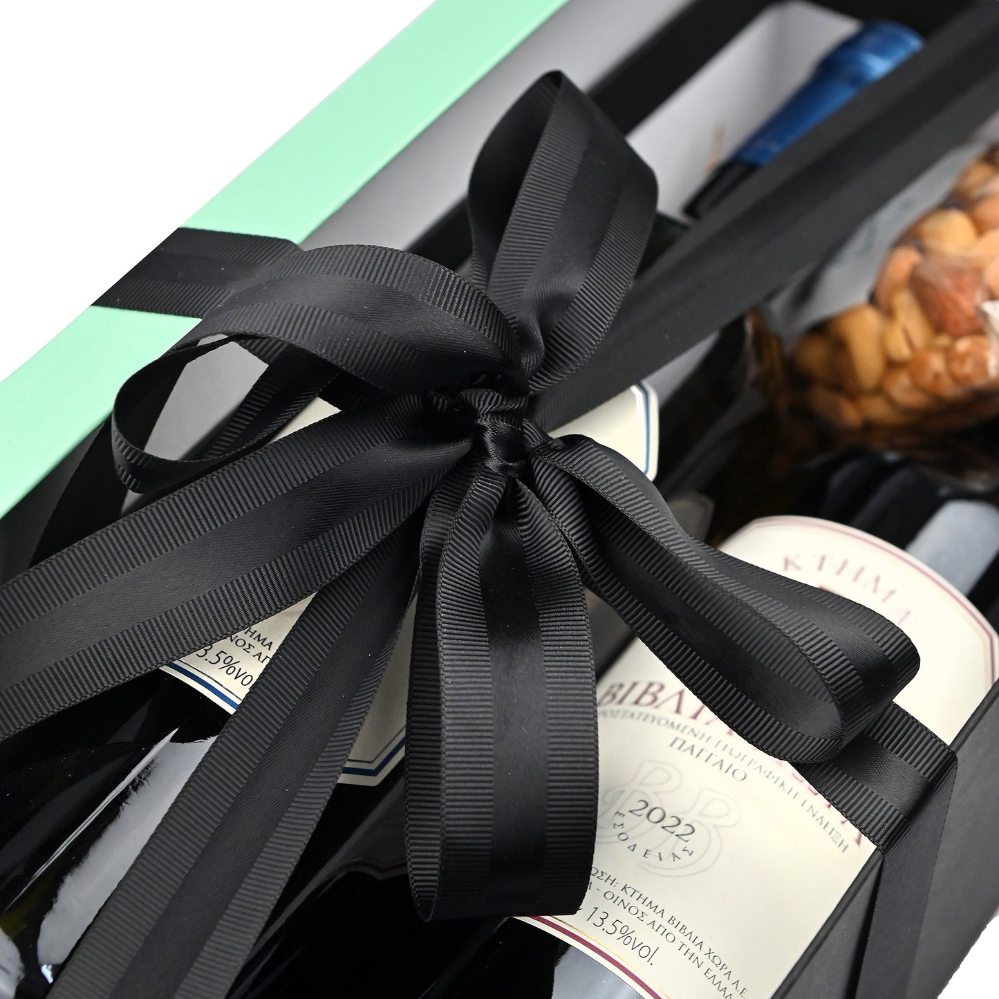 GIFT PACKAGE WITH CHAZIMEICHALI WINE AND CHOCOLATES